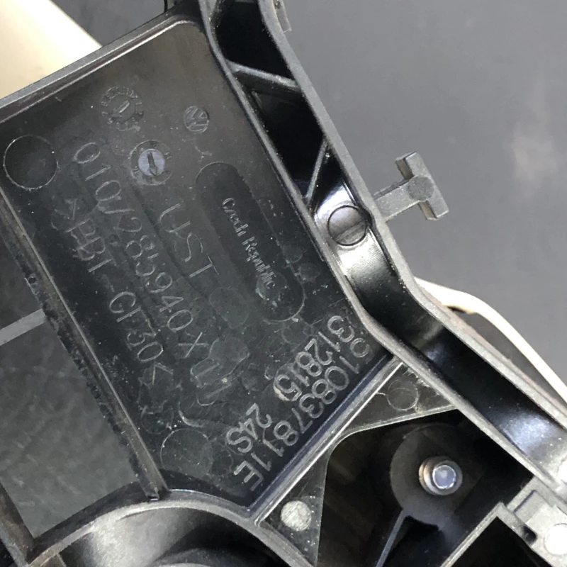 Maner usa stanga spate / Volkswagen Passat B8 2016 / Caroserie, oglinzi si faruri