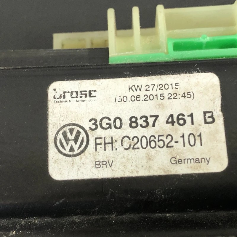 Macara geam stanga fata / Volkswagen Passat B8 2016 / Caroserie, oglinzi si faruri