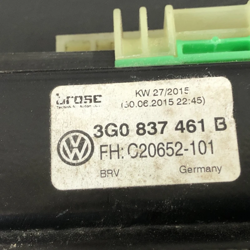 Macara geam stanga fata / Volkswagen Passat B8 2016 / Caroserie, oglinzi si faruri