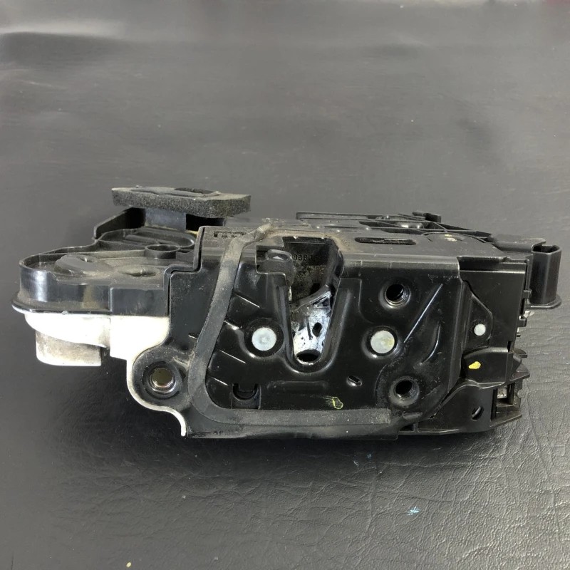 Iala broasca usa stanga fata / Volkswagen Passat B8 2016 / Caroserie, oglinzi si faruri