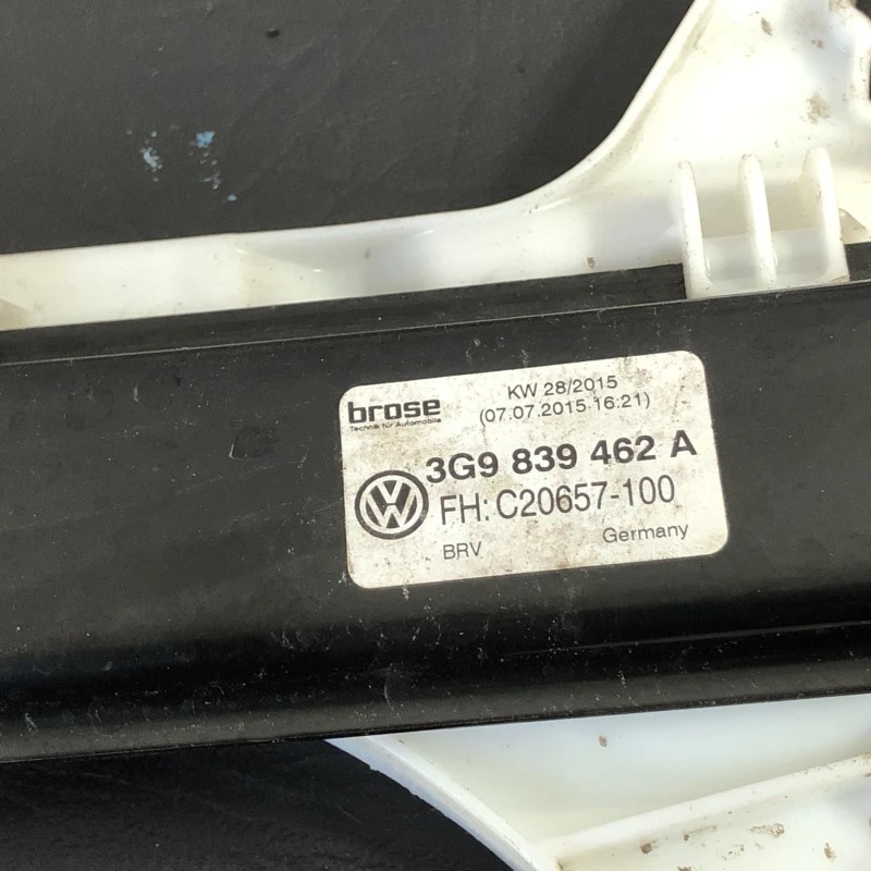 Macara geam dreapta spate / Volkswagen Passat B8 2016 / Caroserie, oglinzi si faruri
