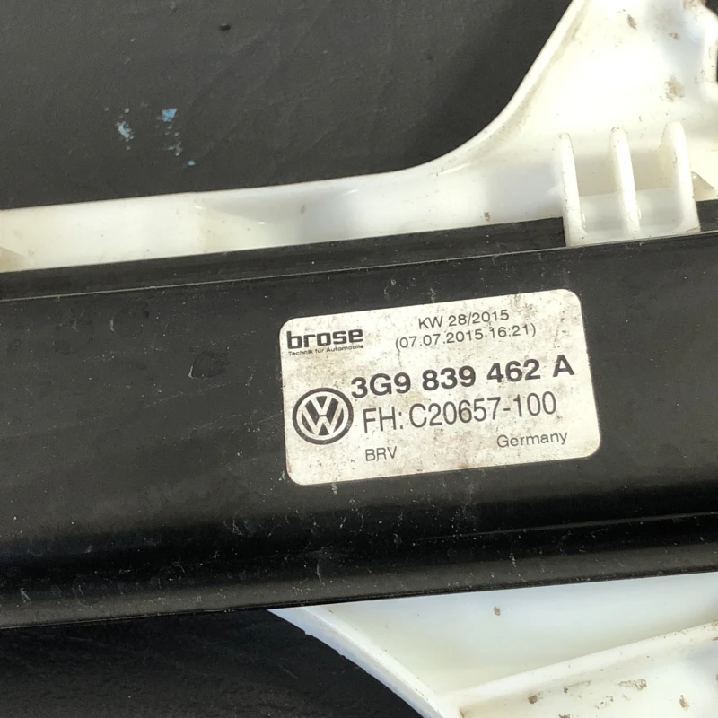 Macara geam dreapta spate / Volkswagen Passat B8 2016 / Caroserie, oglinzi si faruri