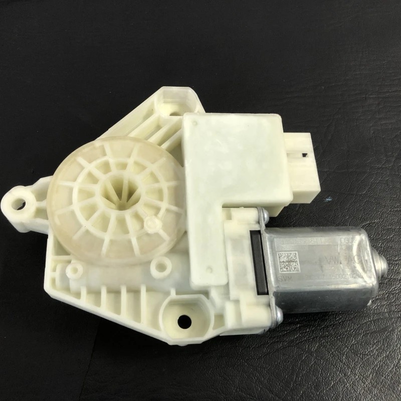 Motoras geam dreapta spate / Volkswagen Passat B8 2016 / Audio si electronice