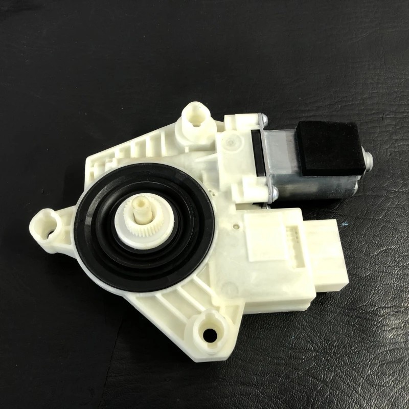 Motoras geam dreapta spate / Volkswagen Passat B8 2016 / Audio si electronice