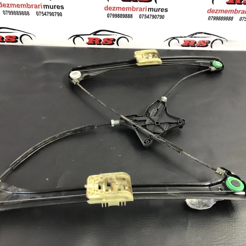 Macara geam dreapta fata / Volkswagen Passat B8 2016 / Caroserie, oglinzi si faruri