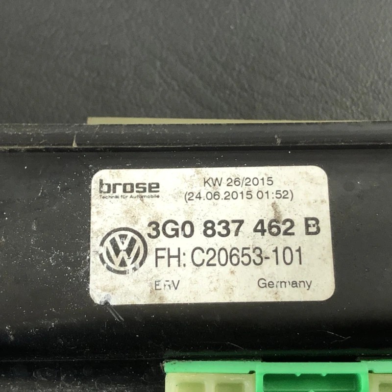 Macara geam dreapta fata / Volkswagen Passat B8 2016 / Caroserie, oglinzi si faruri