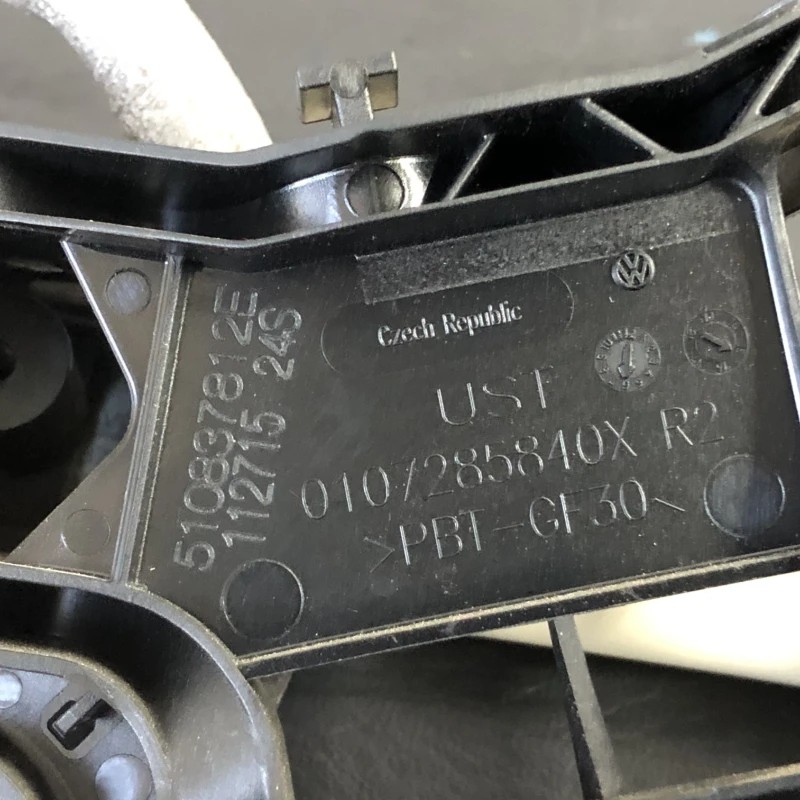 Maner usa dreapta fata / Volkswagen Passat B8 2016 / Caroserie, oglinzi si faruri