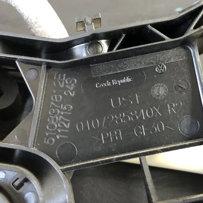 Maner usa dreapta fata / Volkswagen Passat B8 2016 / Caroserie, oglinzi si faruri