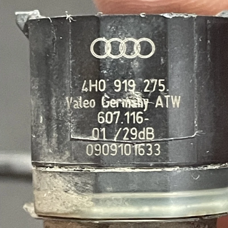 Instalatie cu senzori de parcare inclus / Volkswagen Passat B6 2010 / Audio si electronice