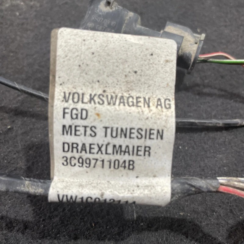 Instalatie cu senzori de parcare inclus / Volkswagen Passat B6 2010 / Audio si electronice