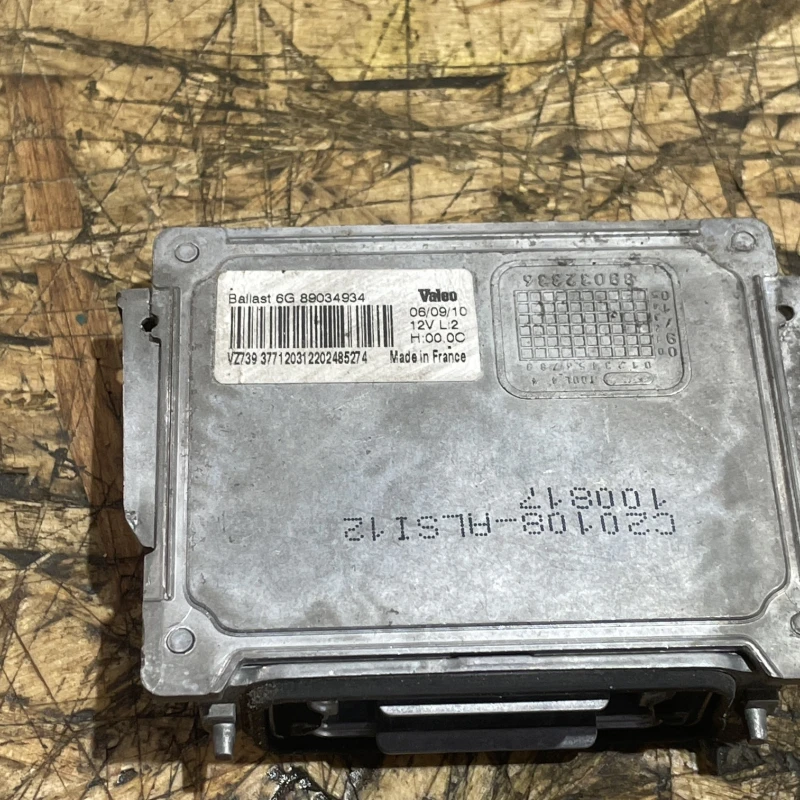 Balast droser xenon / Volkswagen Passat B6 2010 / Caroserie, oglinzi si faruri
