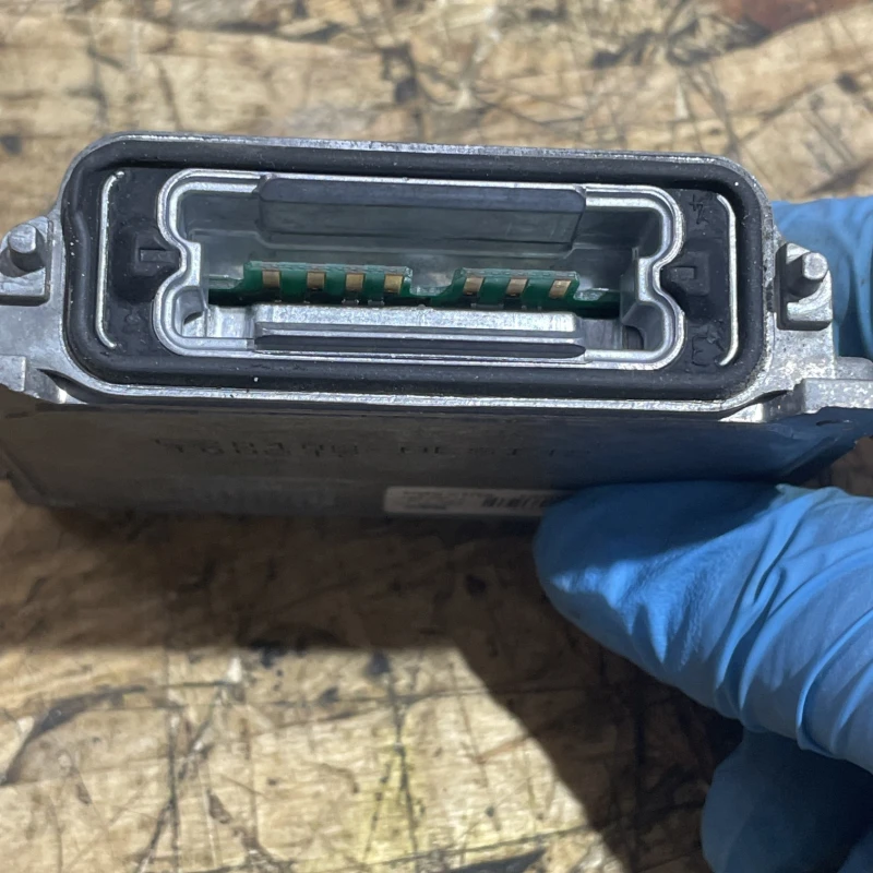Balast droser xenon / Volkswagen Passat B6 2010 / Caroserie, oglinzi si faruri