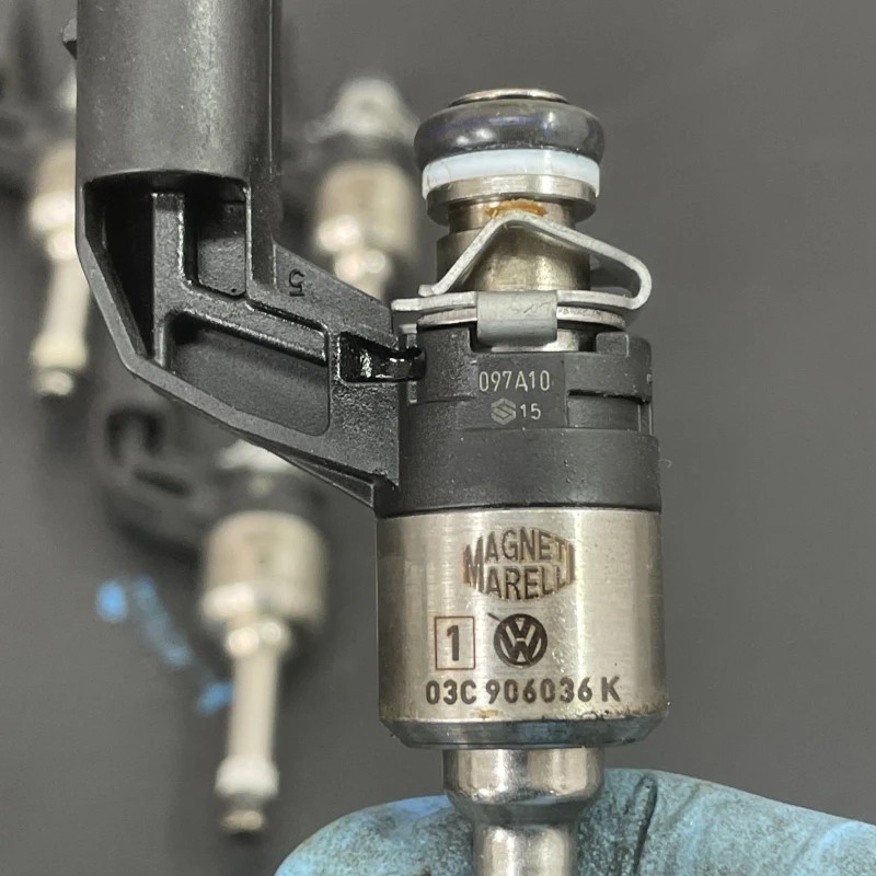 Injector / Volkswagen Passat B7 2011 / Motor, racire si evacuare