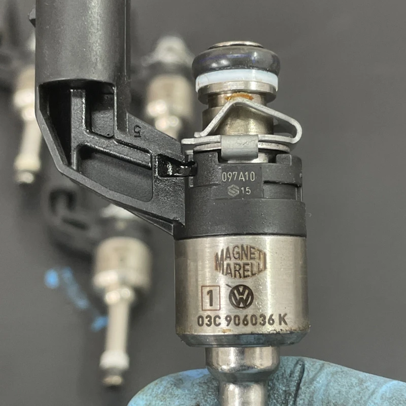 Injector / Volkswagen Passat B7 2011 / Motor, racire si evacuare