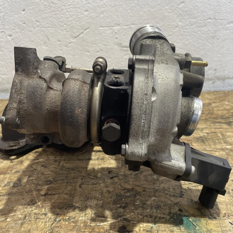 Turbosuflanta turbo turbina / Volkswagen Passat B7 2011 / Motor, racire si evacuare
