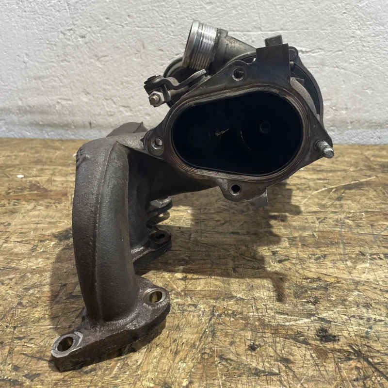 Turbosuflanta turbo turbina / Volkswagen Passat B7 2011 / Motor, racire si evacuare