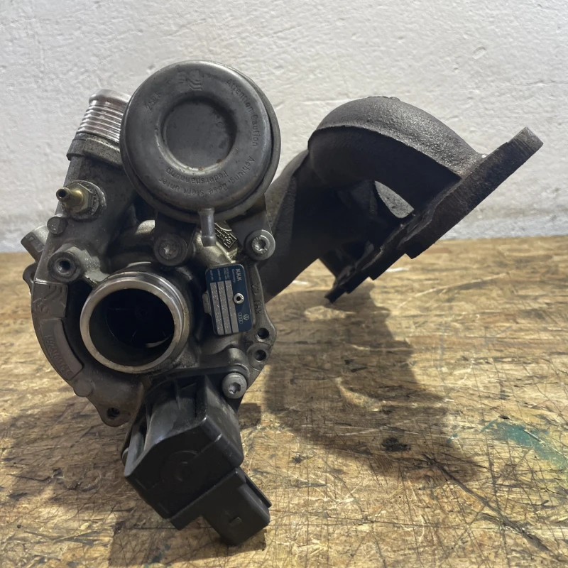 Turbosuflanta turbo turbina / Volkswagen Passat B7 2011 / Motor, racire si evacuare