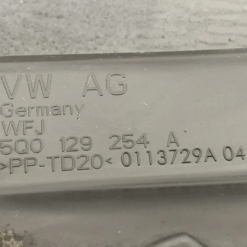 Deflector priza aer / Volkswagen Golf MK7 2014 / Caroserie, oglinzi si faruri