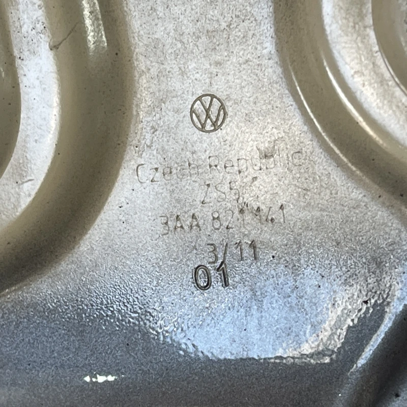 Suport aripă stânga față / Volkswagen Passat B7 2011 / Caroserie, oglinzi si faruri
