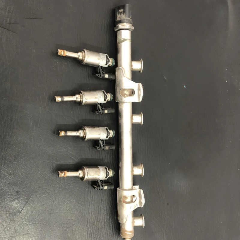 Injector Volkswagen Golf MK7 2014