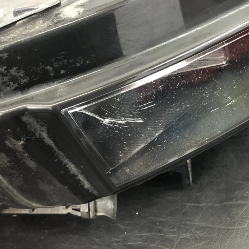 Proiector dreapta / Volkswagen Golf MK7 2014 / Caroserie, oglinzi si faruri