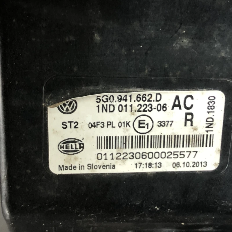 Proiector dreapta / Volkswagen Golf MK7 2014 / Caroserie, oglinzi si faruri