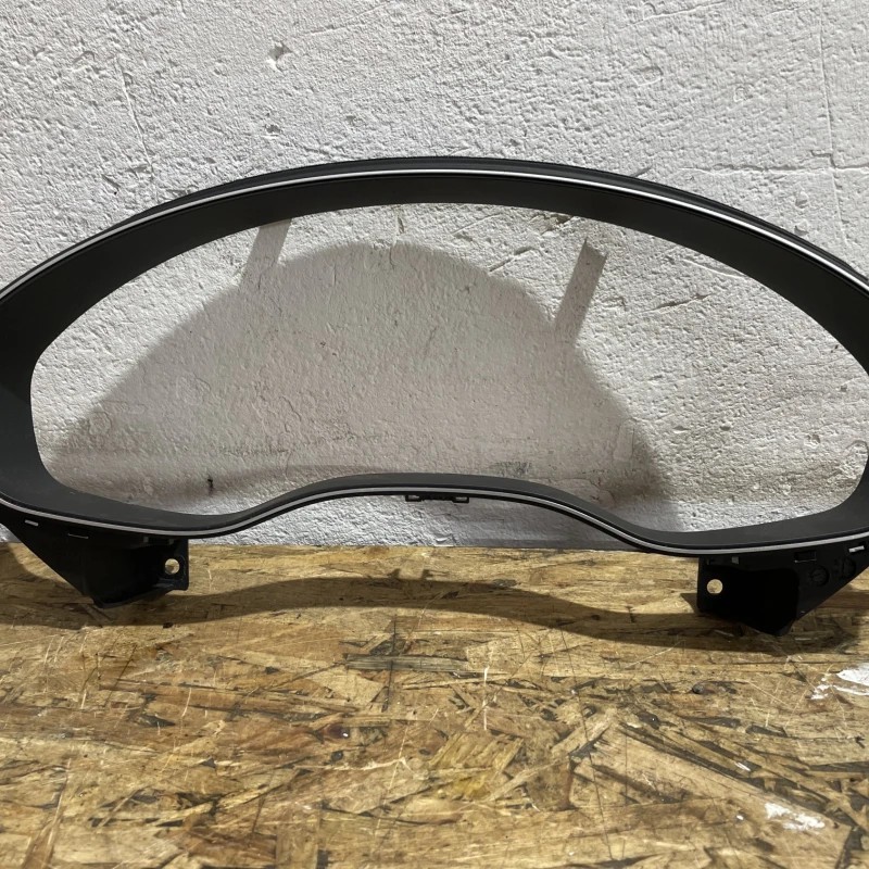 Ornament trim ceas bord / Audi A6 C7 2016 / Interior