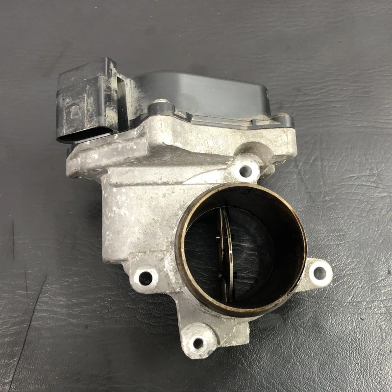 Clapeta de acceleratie / Volkswagen Polo 6R 2011 / Motor, racire si evacuare