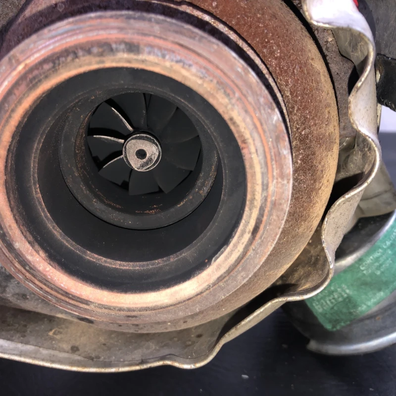 Turbosuflanta turbo turbina / Volkswagen Touran 1T 2008 / Motor, racire si evacuare