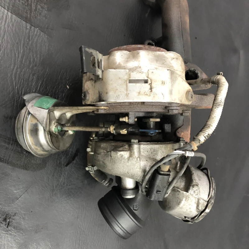 Turbosuflanta turbo turbina / Volkswagen Touran 1T 2008 / Motor, racire si evacuare