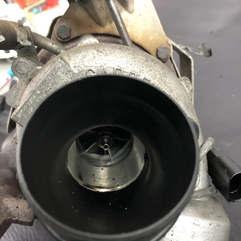 Turbosuflanta turbo turbina / Volkswagen Touran 1T 2008 / Motor, racire si evacuare