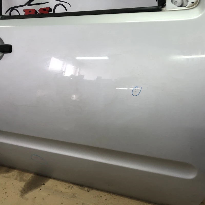 Usa dreapta fata / Nissan Navara D40 2011 / Caroserie, oglinzi si faruri