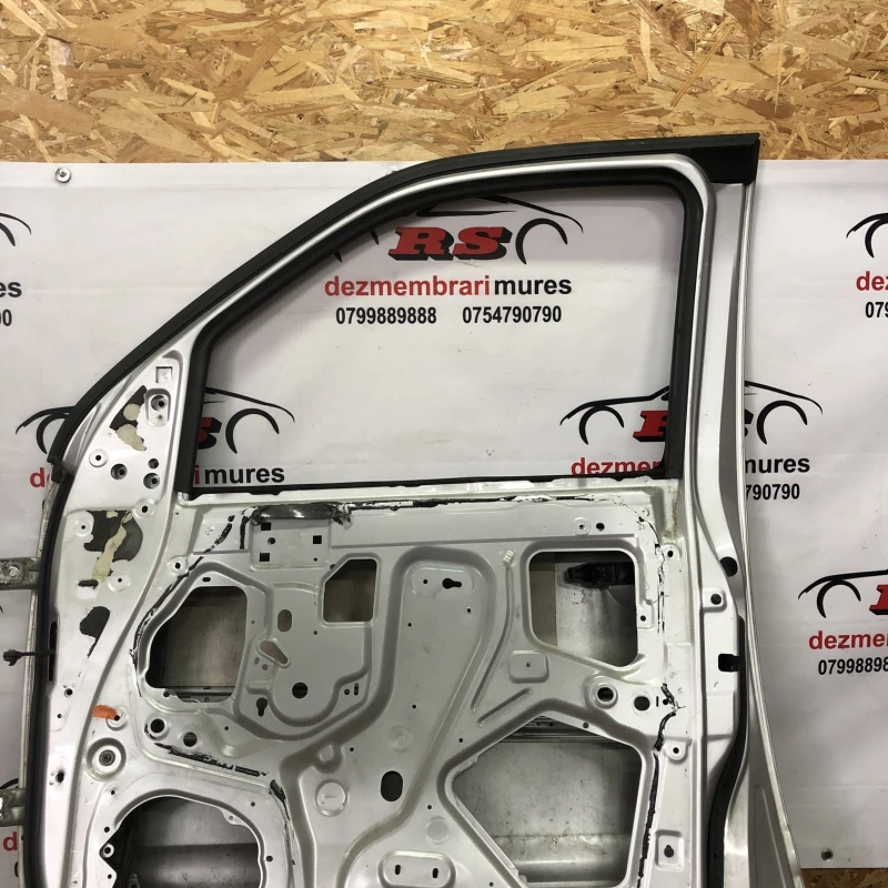 Usa dreapta fata / Nissan Navara D40 2011 / Caroserie, oglinzi si faruri