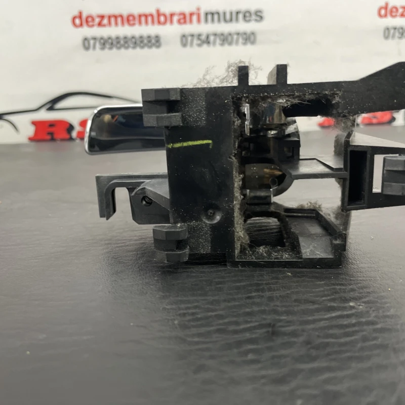 Maner usa dreapta fata interior / Nissan Navara D40 2011 / Caroserie, oglinzi si faruri
