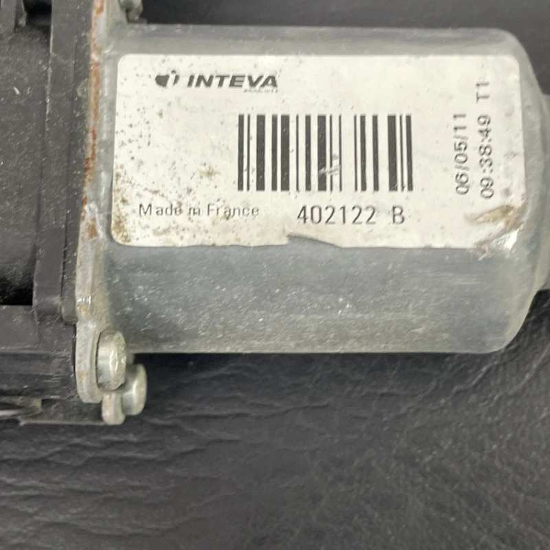 Macara geam dreapta fata / Nissan Navara D40 2011 / Caroserie, oglinzi si faruri