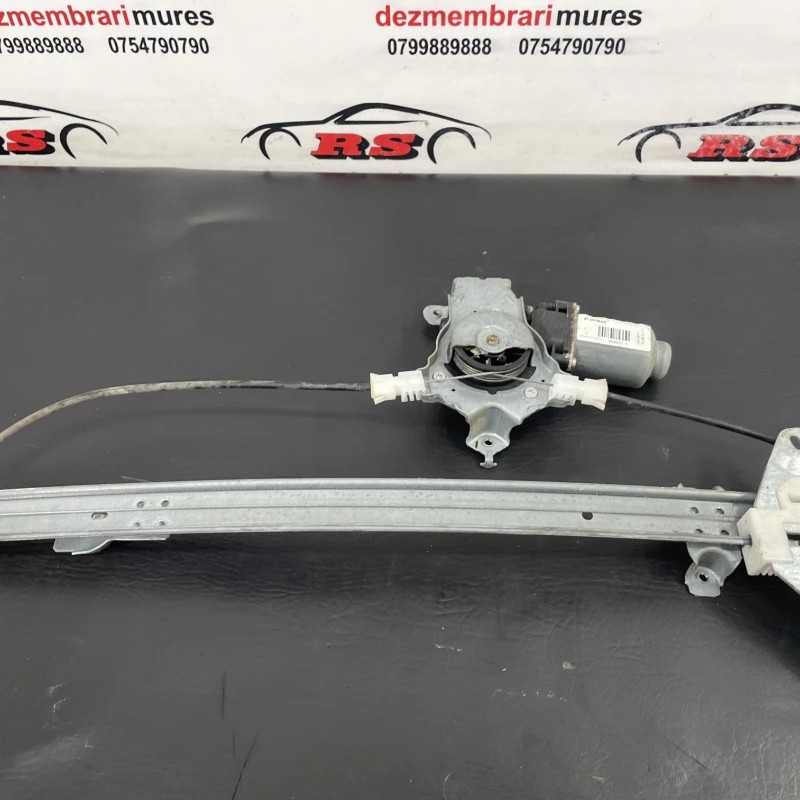 Macara geam dreapta spate / Nissan Navara D40 2011 / Caroserie, oglinzi si faruri