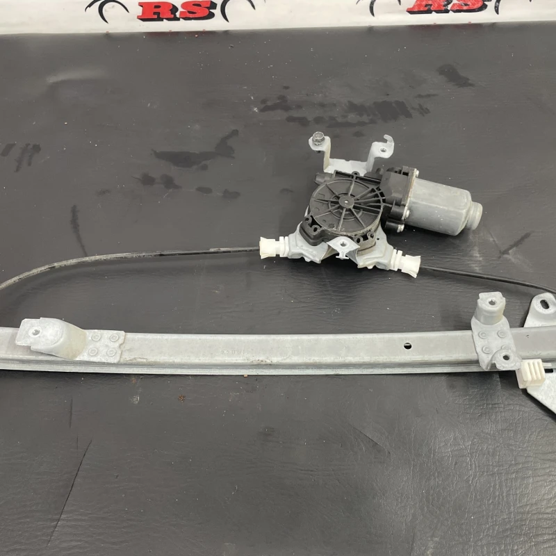 Macara geam dreapta spate / Nissan Navara D40 2011 / Caroserie, oglinzi si faruri