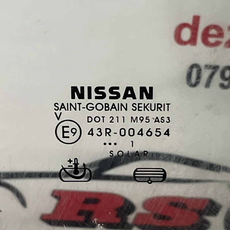 Geam dreapta spate / Nissan Navara D40 2011 / Caroserie, oglinzi si faruri