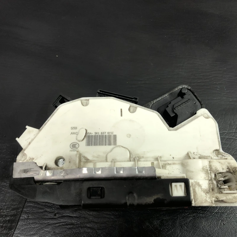 Iala broasca usa stanga fata Volkswagen 