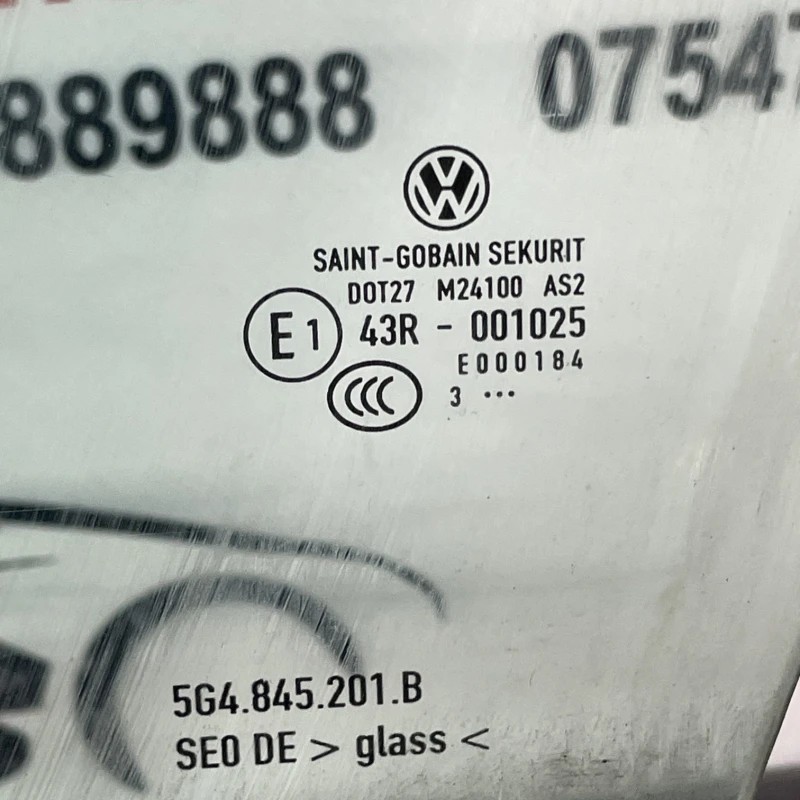 Geam stanga fata / Volkswagen Golf MK7 2014 / Caroserie, oglinzi si faruri