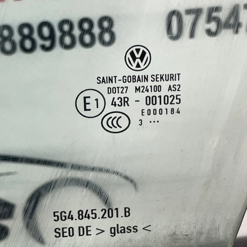 Geam stanga fata / Volkswagen Golf MK7 2014 / Caroserie, oglinzi si faruri