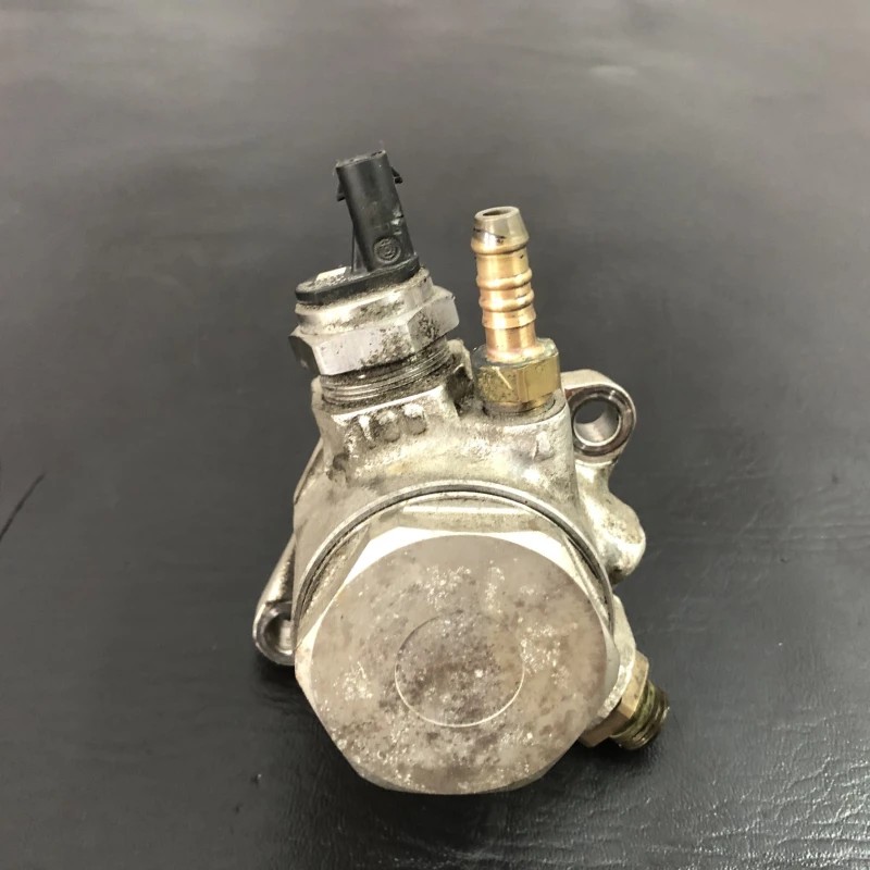 Pompa de injectie inalte Volkswagen Golf MK7 2014