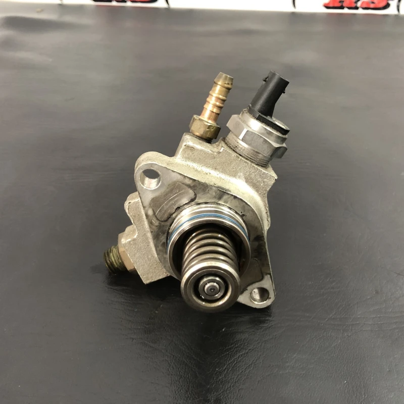 Pompa de injectie inalte / Volkswagen Golf MK7 2014 / Motor, racire si evacuare