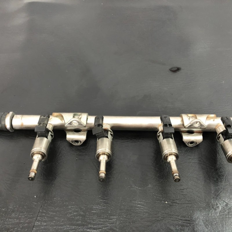 Rampa injectoare cu senzor / Volkswagen Golf MK7 2014 / Motor, racire si evacuare
