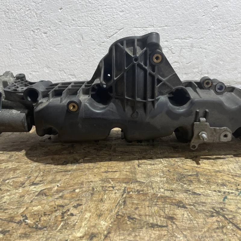 Galerie de admisie / Volkswagen Passat B6 2010 / Motor, racire si evacuare