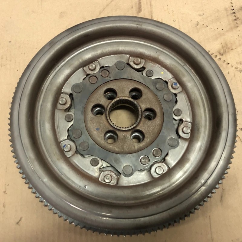 Volanta / Volkswagen Passat B6 2010 / Cutie viteze, ambreiaj, transmisie