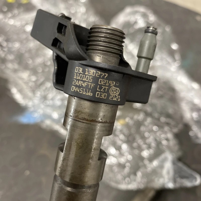 Injector / Volkswagen Passat B6 2010 / Motor, racire si evacuare