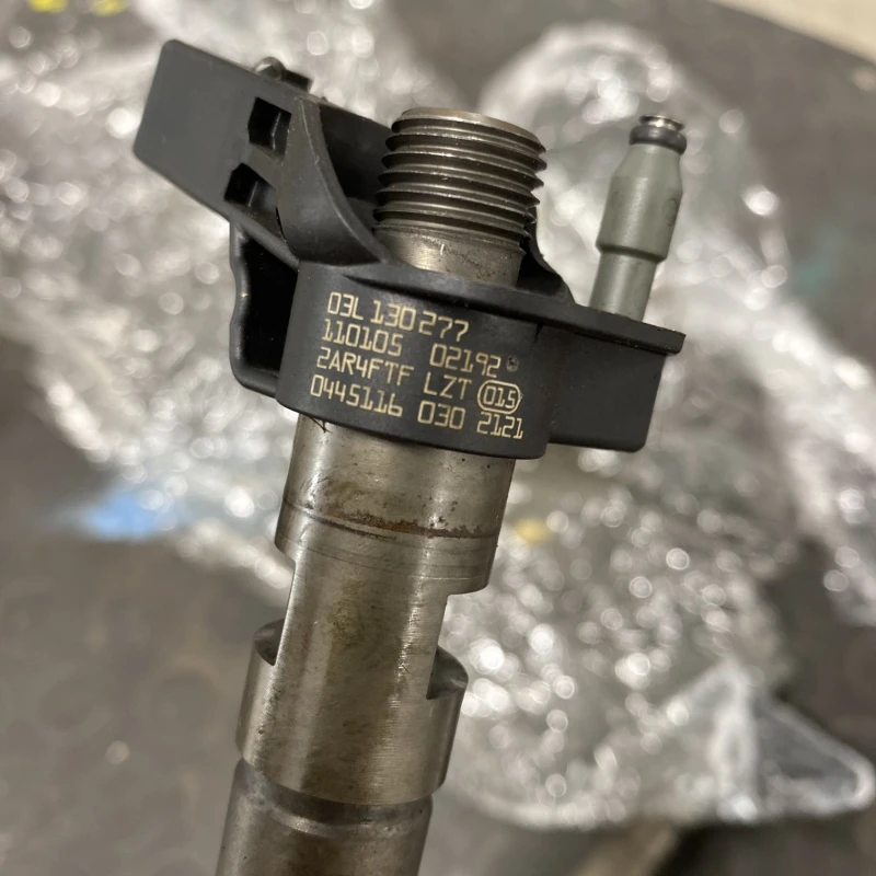 Injector / Volkswagen Passat B6 2010 / Motor, racire si evacuare