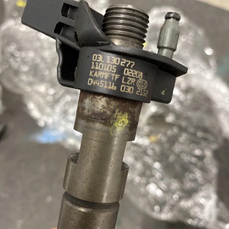 Injector / Volkswagen Passat B6 2010 / Motor, racire si evacuare