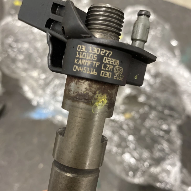 Injector / Volkswagen Passat B6 2010 / Motor, racire si evacuare